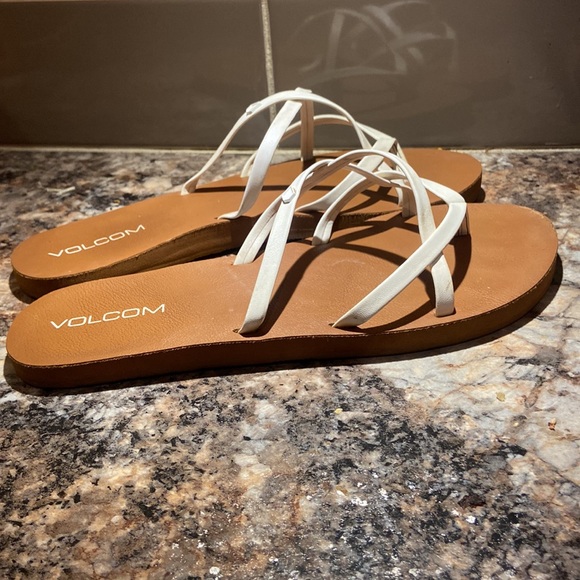 Like new condition. Volcom sandals size 8.5 - Picture 2 of 2